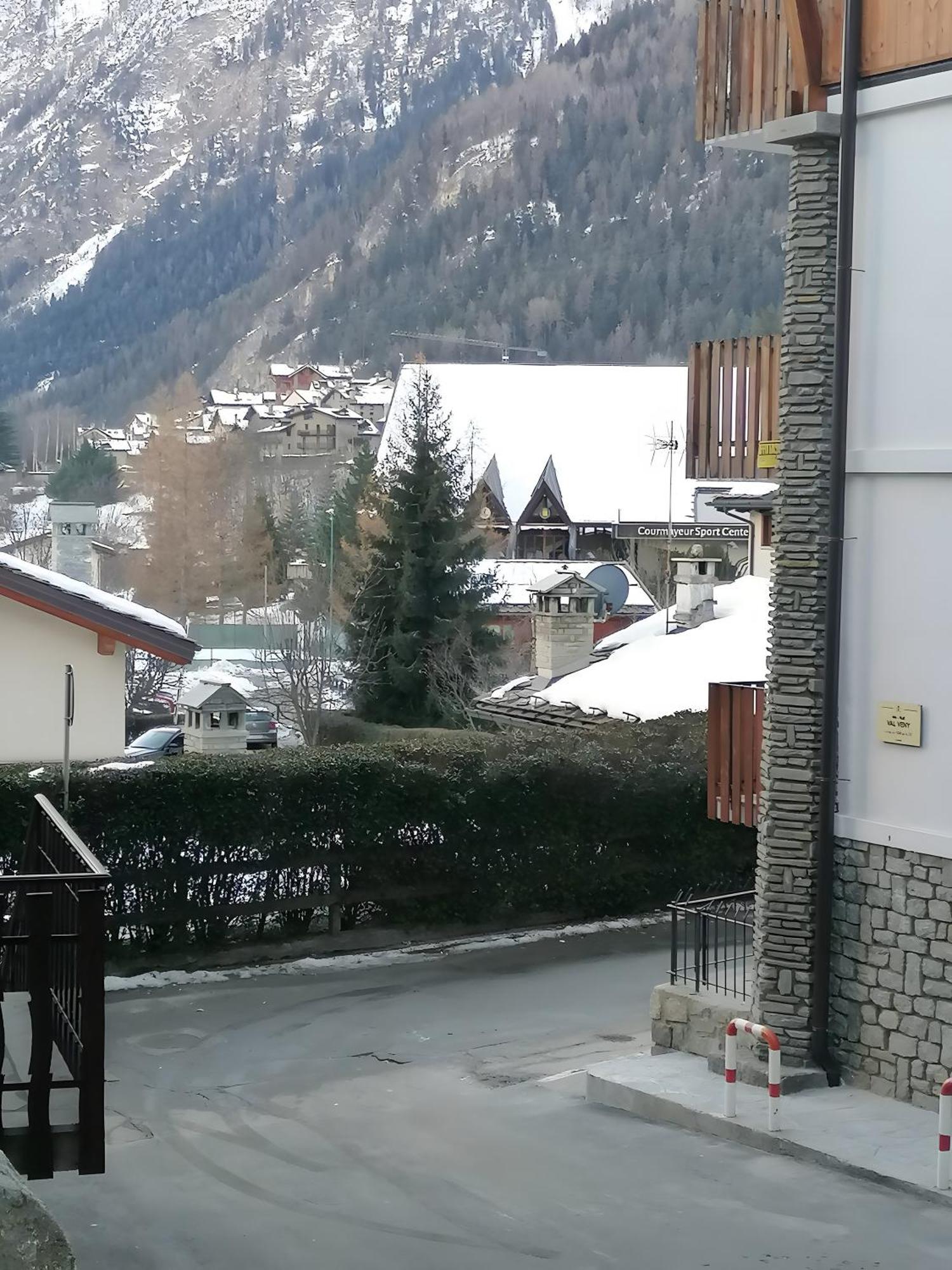 Courmayeur 3V21 المظهر الخارجي الصورة